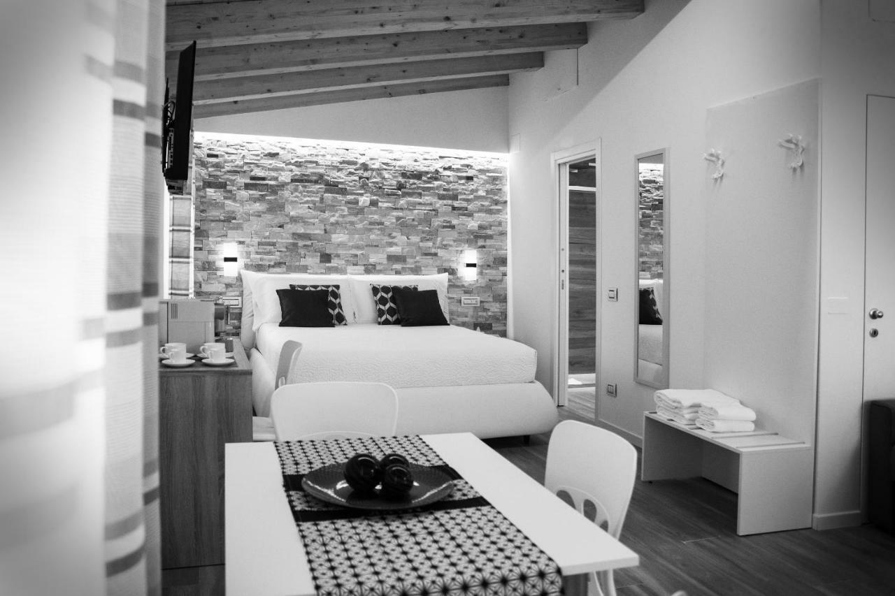 The Garden Villa Volastra Bagian luar foto