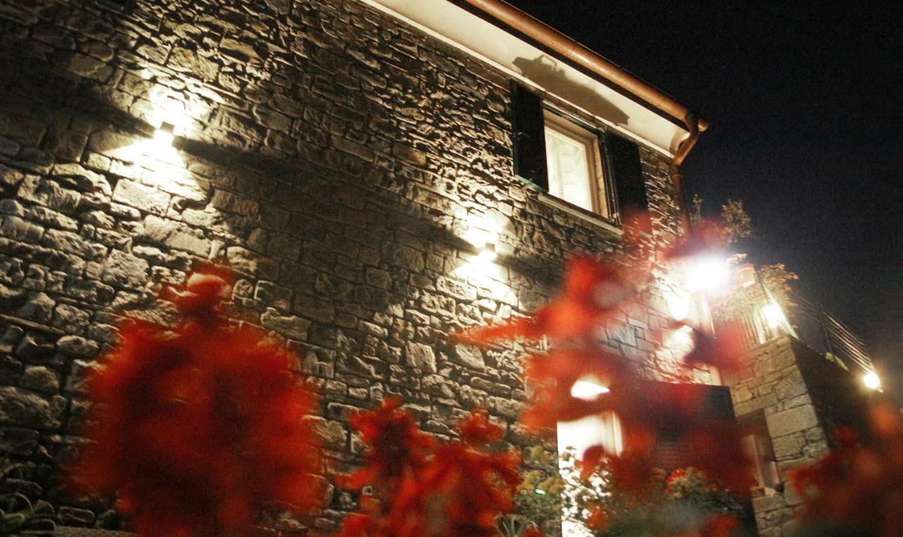 The Garden Villa Volastra Bagian luar foto